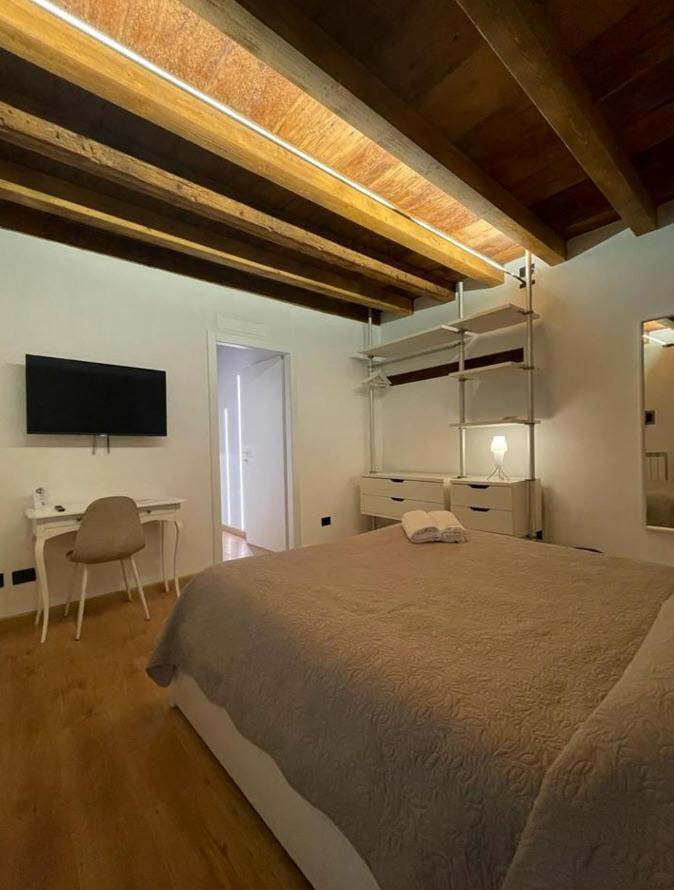 Teodorico Room & Apartment Верона Екстериор снимка